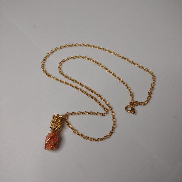 Awesome Gold Tone And Pink Pineapple Pendant Necklace 19 Inches Long - Picture 3 of 11